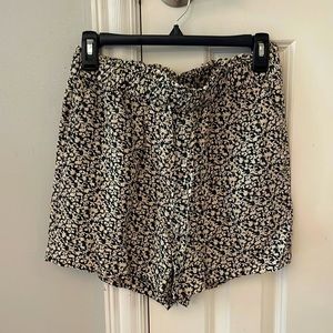 𝅺BANANA Republic floral shorts size S